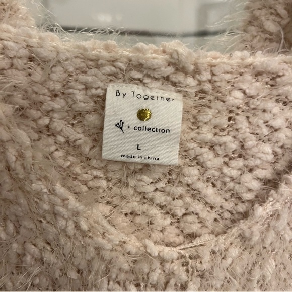 By Together Cream Soft & Cozy Furry Hooded Sweater V-Neck Sz L - Picture 8 of 9